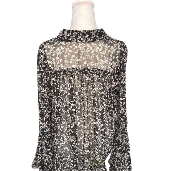 Black and White Floral Top - Picture 2 of 6